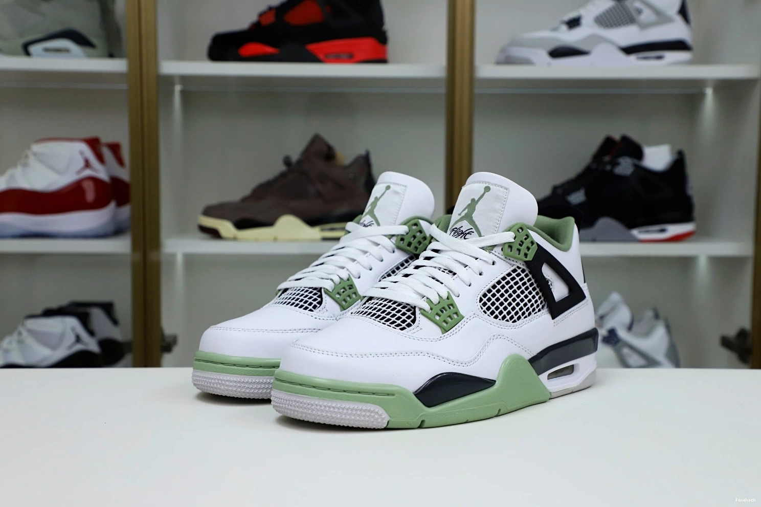 AIR JORDAN 4 